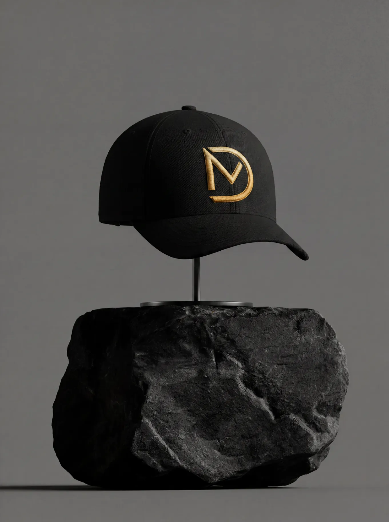 DOMA brand — kapa s vezenim logom